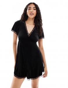 Мини-платье New Look из бархата и кружева черного цвета