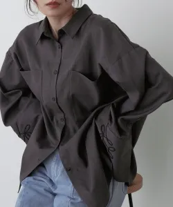 Рубашка с широкими манжетами и вышивкой из шнура