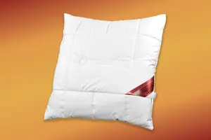 Подушка Garanta Sensosoft из верблюжьей шерсти, наполнитель - шарики из натуральной шерсти, размер 80х80 см. Чехол: 100% хлопок, простеганный на 100% верблюжьей шерсти / Наполнитель: 100% шерсть GARANTA