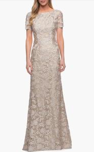 Кружевное вечернее платье цвета шампанского La Femme, Champagne