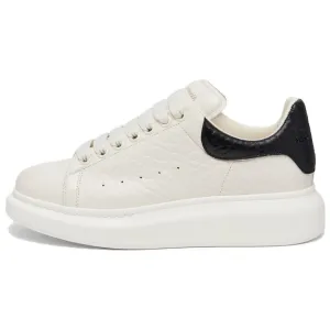 Большие женские кроссовки на шнуровке Alexander McQueen