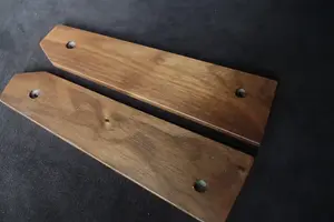 Синтезатор Korg Microkorg с деревянными боковыми панелями из орехового дерева