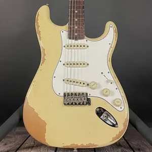 Fender Custom Shop 1967 Stratocaster, сильно состаренный - винтажный белый