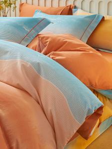 MIDO HOUSE Комплект постельного белья 1,2 м, 150x200 см, простыня, пододеяльник, 2 наволочки, цвет "Подбирая опавшие листья"