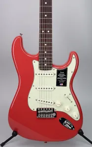 Fender American Professional Classic Stratocaster в цвете Faded Dakota Red