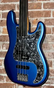 Новый бас Fender Artist Series Tony Franklin Fretless Precision - Lake Placid Blue, поддержите независимый магазин, покупайте здесь!