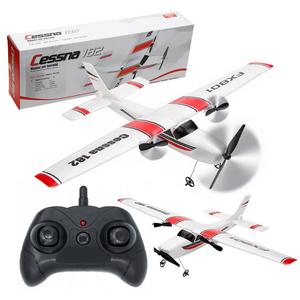 Дистанционно управляемый самолет из пенопласта летает AIG