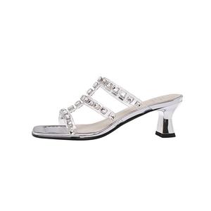 Шлепанцы женские серебряный Yeezyy Reezy, серебряный