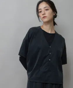 Топ с V-образным вырезом из атласного трикотажа