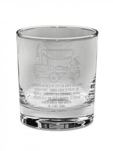 Стакан для виски с ежиком и каштанами, надпись на прозрачном фоне Mr. & Mrs. Panda