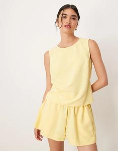 Топ-комбинезон с открытыми завязками сзади ASOS DESIGN желтого цвета