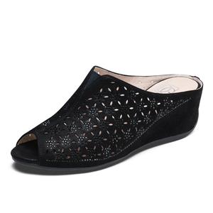 Женские сандалии с закрытым носком и вырезными стразами на резиновой подошве DG, Champagne