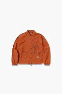 мятые нейлоновые рубашки куртки