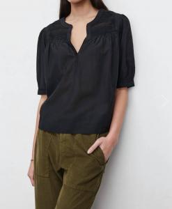 Marci вышитый топ с разрезом на шее в черном цвете Velvet by Graham & Spencer