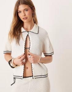Трикотажный пляжный топ на пуговицах с контрастной фестончатой ​​строчкой кремового цвета Asos Design
