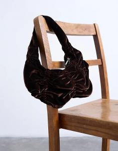 Сумка через плечо Topshop Saphire из бархата с рюшами шоколадного цвета