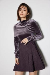 Мини-платье из велюра с расклешенной юбкой, распашное на две части Rienda, цвет D/Gry3