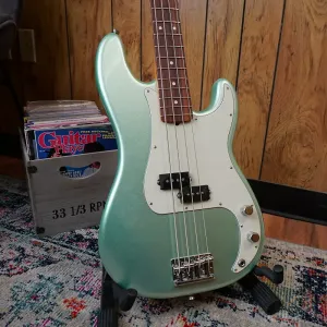 Бас-гитара Fender American Pro II Precision в цвете Mystic Surf Green