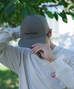 Кепка с типографическим рисунком «Снежная вершина»