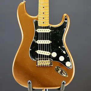 Fender Bruno Mars Stratocaster с кленовой накладкой на грифе, цвет Mars Mocha