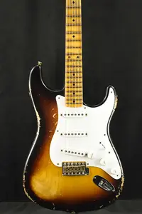 Fender Ограниченная серия 70-летия 1954 Stratocaster Heavy Relic с широким выцветанием, двухцветный Sunburst