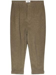 AMI Paris зауженные брюки со складками, коричневый