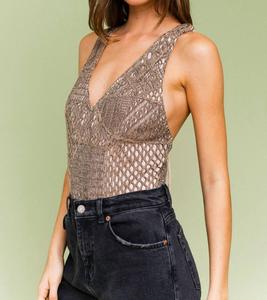 Кружевной боди в бежевом, серо-коричневом и черном цветах LE LIS