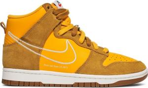 Кроссовки Nike Wmns Dunk High SE 'First Use Pack - University Gold', золотой