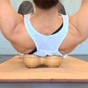 Двойной мяч Duoball из бука 7 см для тренировки фасции Ручная работа в Германии - ROLLHOLZ, гравий коричневый