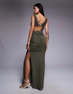 Платье макси ASOS DESIGN цвета хаки с глубоким вырезом, сборками и открытой спиной, отделанное золотой бабочкой