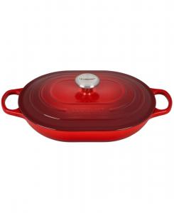 Эмалированная чугунная овальная кастрюля объемом 3,75 кварты с крышкой Le Creuset, цвет cerise
