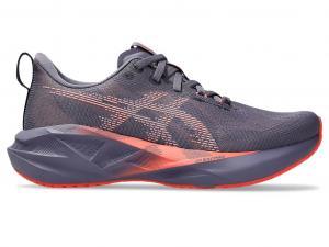 Беговые женские кроссовки Asics Novablast 5, Greyish Purple/Coral Reef, фиолетовый