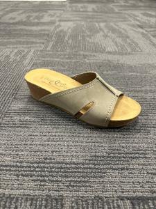 Женские кожаные сандалии Lanbi в бежевом цвете BOS & CO