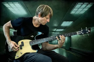 Бас-гитара Duesenberg Alliance Series Chris Chaney черная с кейсом