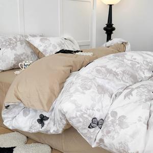 MUJI Комплект постельного белья 4 предмета, 150 см, пододеяльник 200x230 см, простыня, наволочки, цвет черный с принтом бабочек и цветов