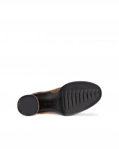 Скульптурные короткие ботинки LX 55 из высококачественной замшевой кожи.