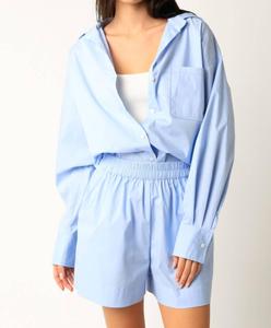 Рубашка Кейт однотонная на пуговицах светло-голубого цвета OLIVACEOUS