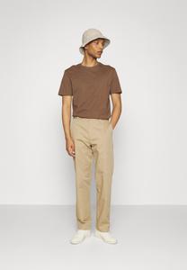 Базовая футболка YOURTURN