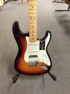 Новая электрогитара Fender American Ultra Stratocaster HSS - Ultraburst с фирменным футляром Fender Deluxe Molded
