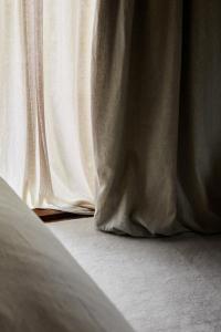 1 упаковка широких плотных штор H&M, 250x250 см, бежевый