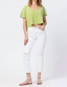 Джинсы бойфренда средней посадки с рваными краями белого цвета Judy Blue