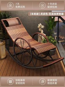 Садовое кресло-качалка из искусственного ротанга с эргономичным дизайном и стальным каркасом