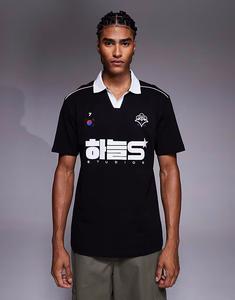 Свободное поло с окантовкой и спортивной графикой черного цвета Asos Design