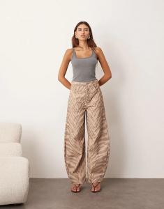 Джинсы-бочонки ARRANGE Sydney из денима с принтом натурального тигра