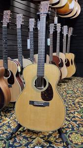 Martin Standard Series OM-28E с сумками LR