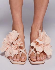 Босоножки Public Desire Varley на среднем каблуке с цветочным принтом в персиковом цвете