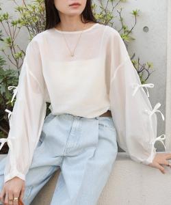 Прозрачная блузка с рукавами из лент.