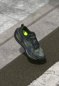 Кроссовки Nike Performance VOMERO PLUS NA22 , Anthracite/Black/Oatmeal/Volt/Light Crimson/Metallic Silver-Coloured/Grey