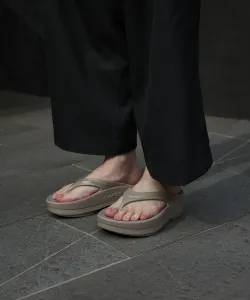 Сандалии OOFOS OOmega Recovery с толстой подошвой