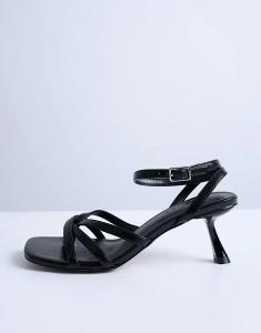 Босоножки Topshop Iris со скошенным каблуком черного цвета